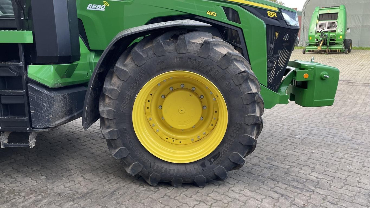 New Farm tractor John Deere TRAKTOR 8R410: picture 32