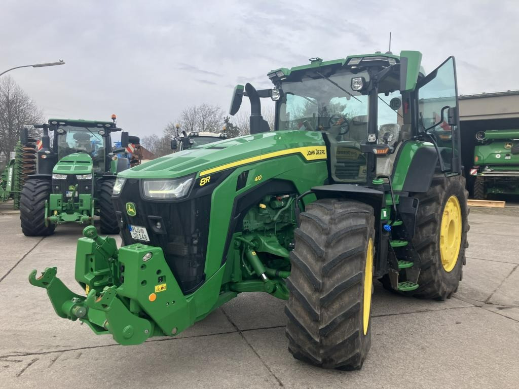 John Deere TRAKTOR 8R410 - Farm tractor: picture 1 John Deere TRAKTOR 8R410 - Farm tractor: picture 1