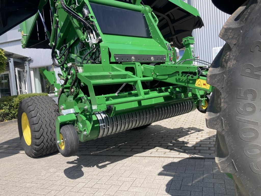 Bale wrapper John Deere V461M: picture 17