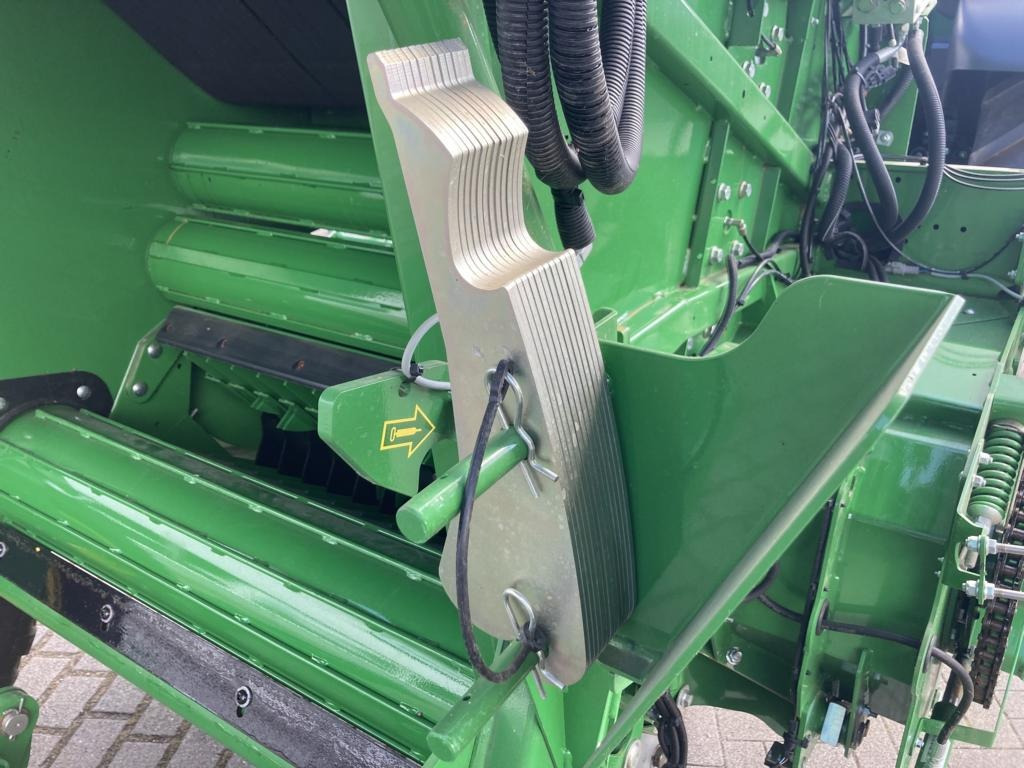Bale wrapper John Deere V461M: picture 21