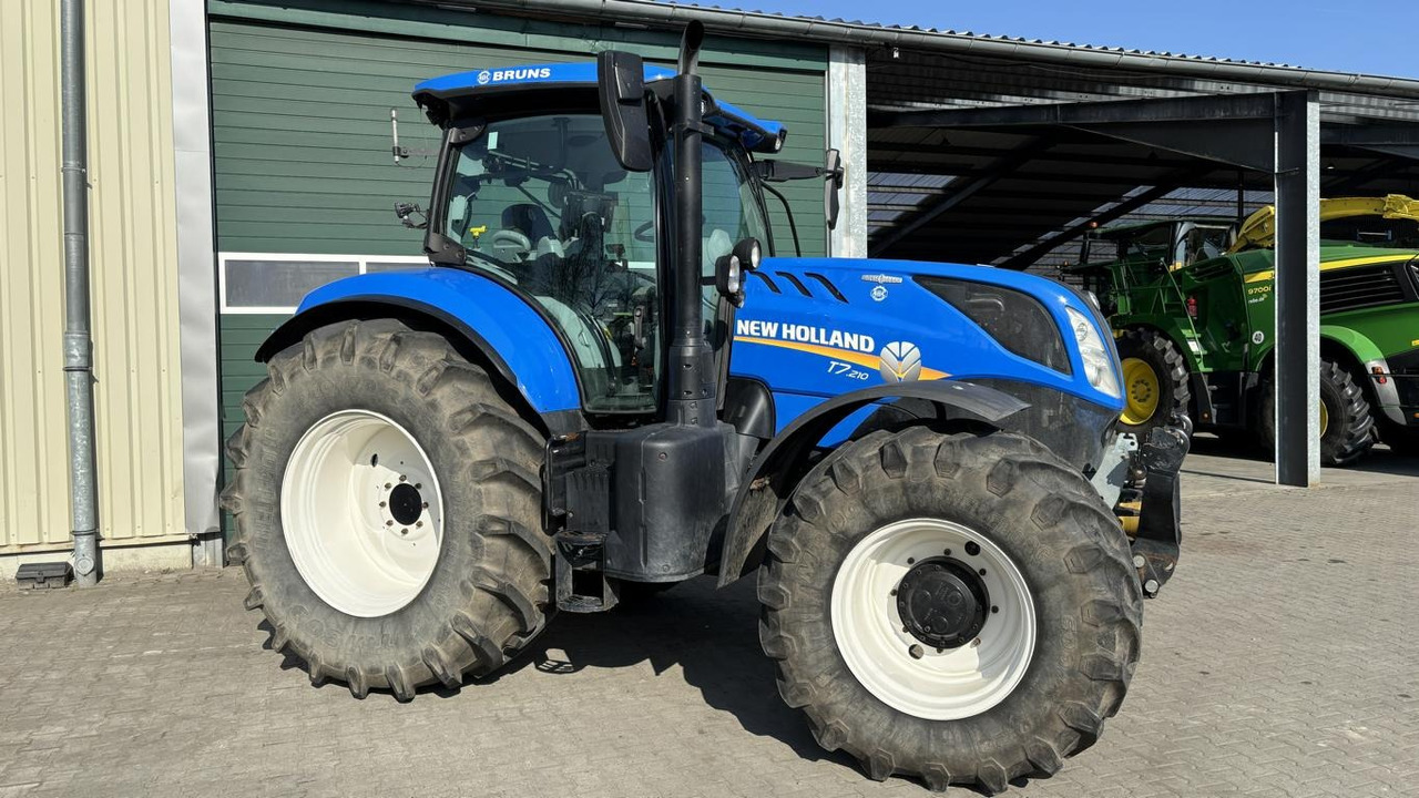 Farm tractor New Holland T 7.210: picture 39