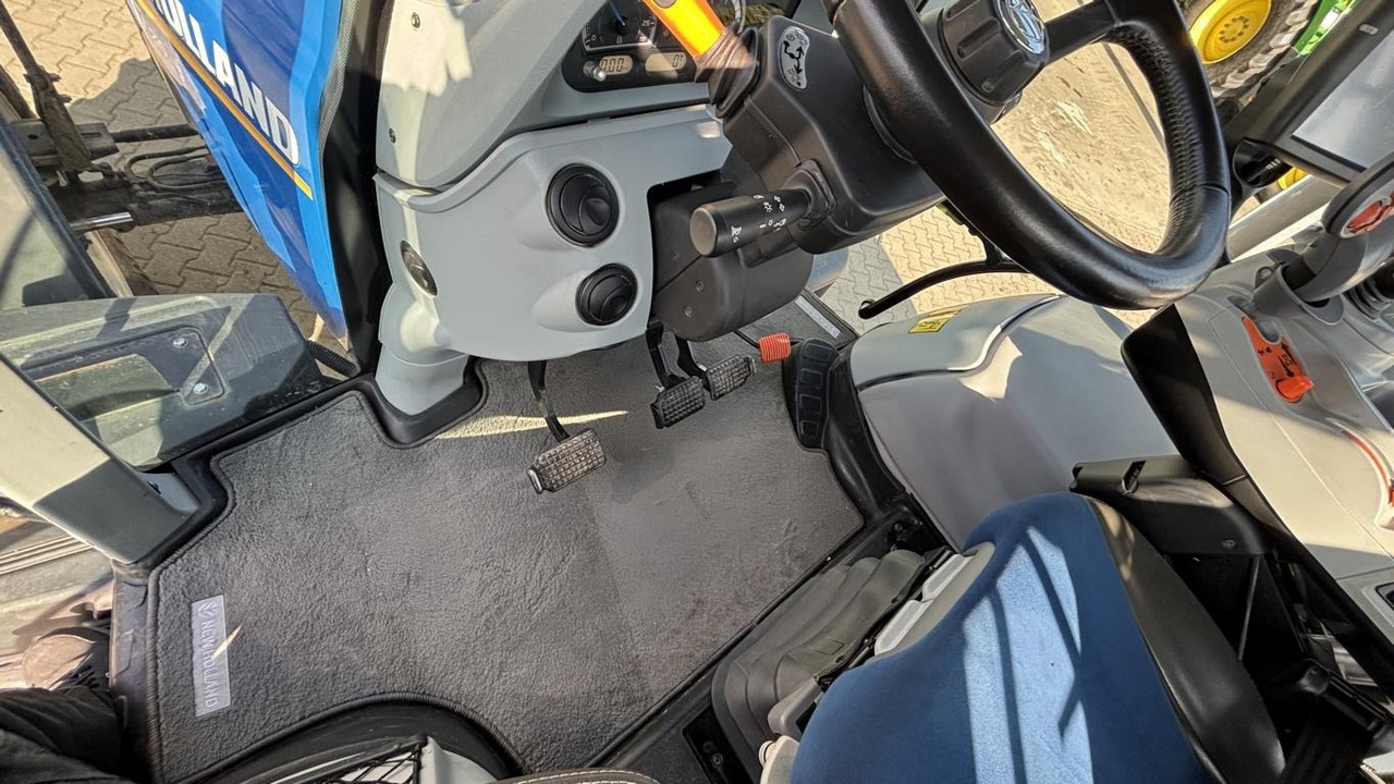 New Holland T 7.210 - Farm tractor: picture 2 New Holland T 7.210 - Farm tractor: picture 2
