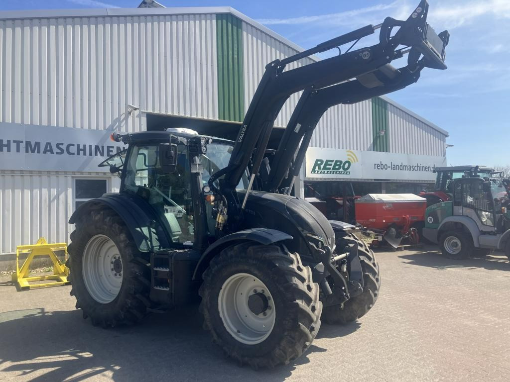 Valtra N 175 - Farm tractor: picture 1 Valtra N 175 - Farm tractor: picture 1
