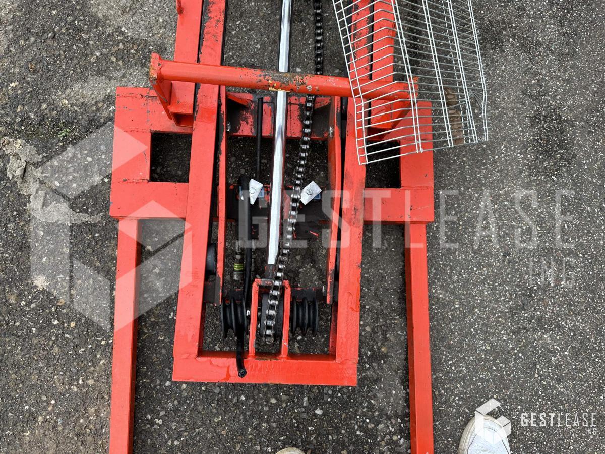 CAMPADELLI LEVE CUVE - Attachment for Agricultural machinery: picture 4 CAMPADELLI LEVE CUVE - Attachment for Agricultural machinery: picture 4