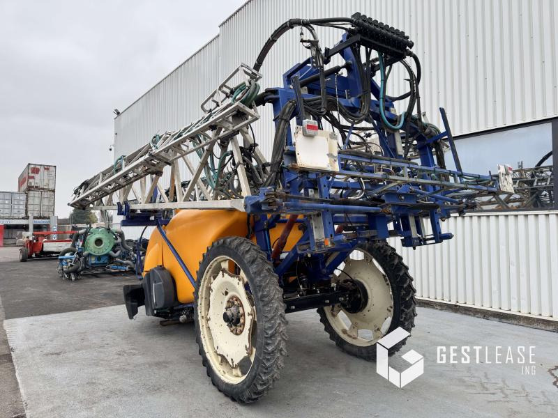 CARUELLE HIRONDELLE - Trailed sprayer: picture 2 CARUELLE HIRONDELLE - Trailed sprayer: picture 2
