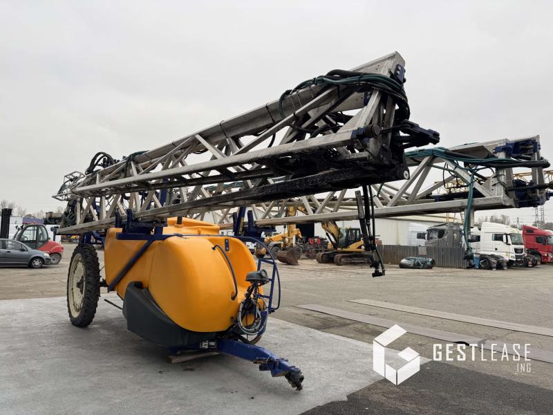 CARUELLE HIRONDELLE - Trailed sprayer: picture 4 CARUELLE HIRONDELLE - Trailed sprayer: picture 4