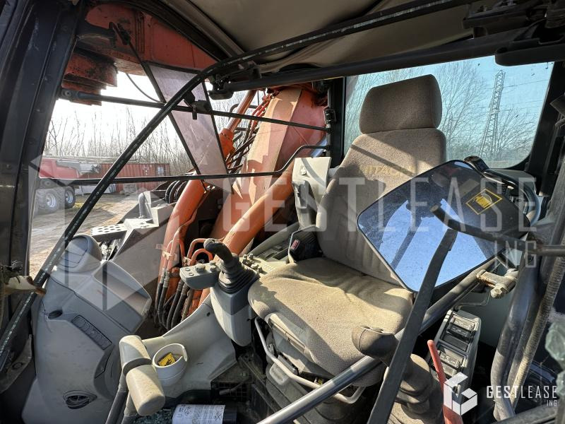 Crawler excavator Hitachi ZAXIS 135 US: picture 16