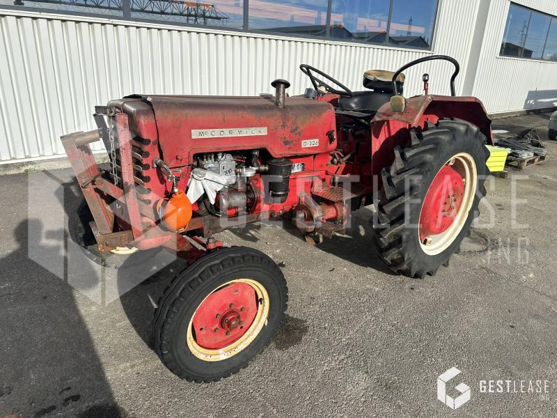 Mc Cormick D326 - Farm tractor: picture 1 Mc Cormick D326 - Farm tractor: picture 1