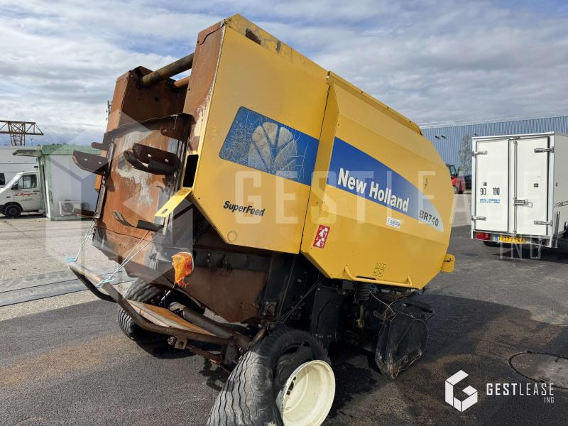 New Holland BR740 - Round baler: picture 3 New Holland BR740 - Round baler: picture 3