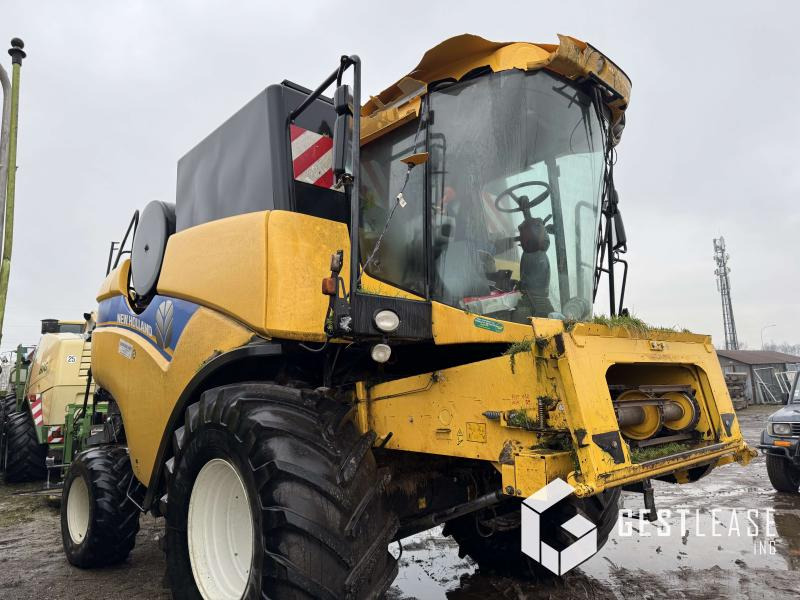 New Holland CX5090 - Combine harvester: picture 4 New Holland CX5090 - Combine harvester: picture 4