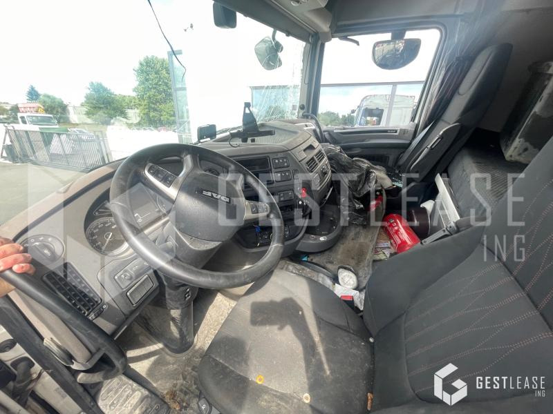 Interior photo 1: Tractor unit DAF XF450 FT
