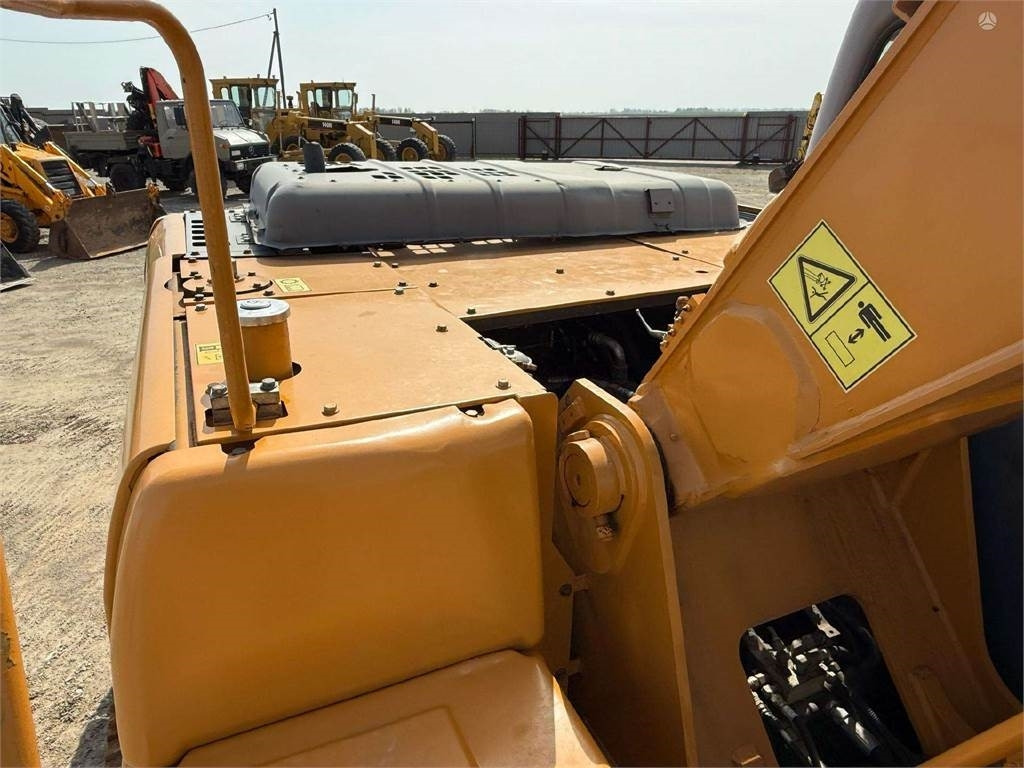 Crawler excavator Case Cx 210, ISUZU MANUAL PUMP: picture 11