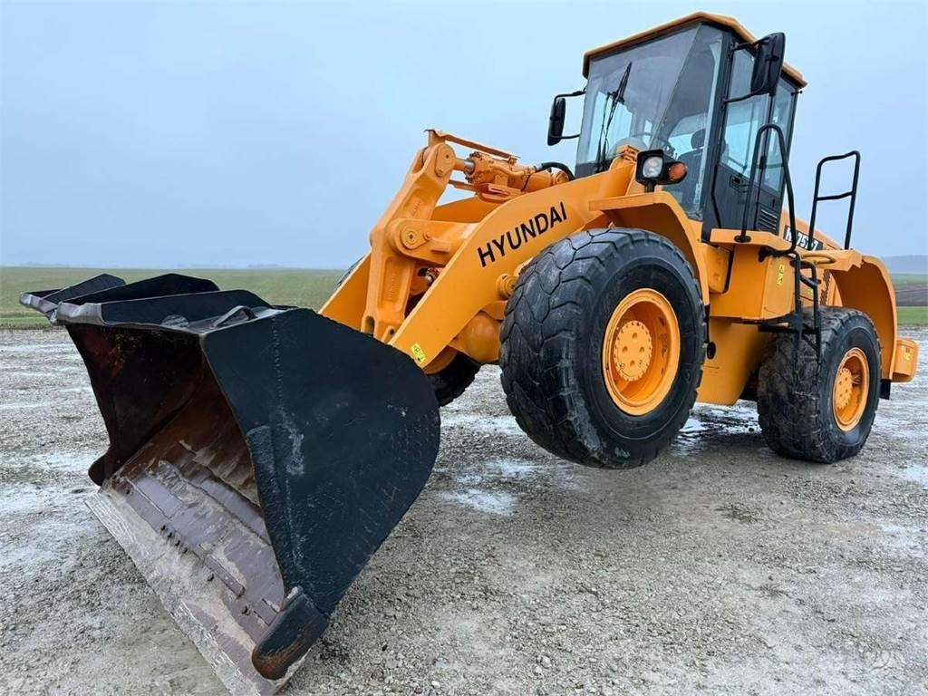 Hyundai HL757-7, third line - Wheel loader: picture 1 Hyundai HL757-7, third line - Wheel loader: picture 1