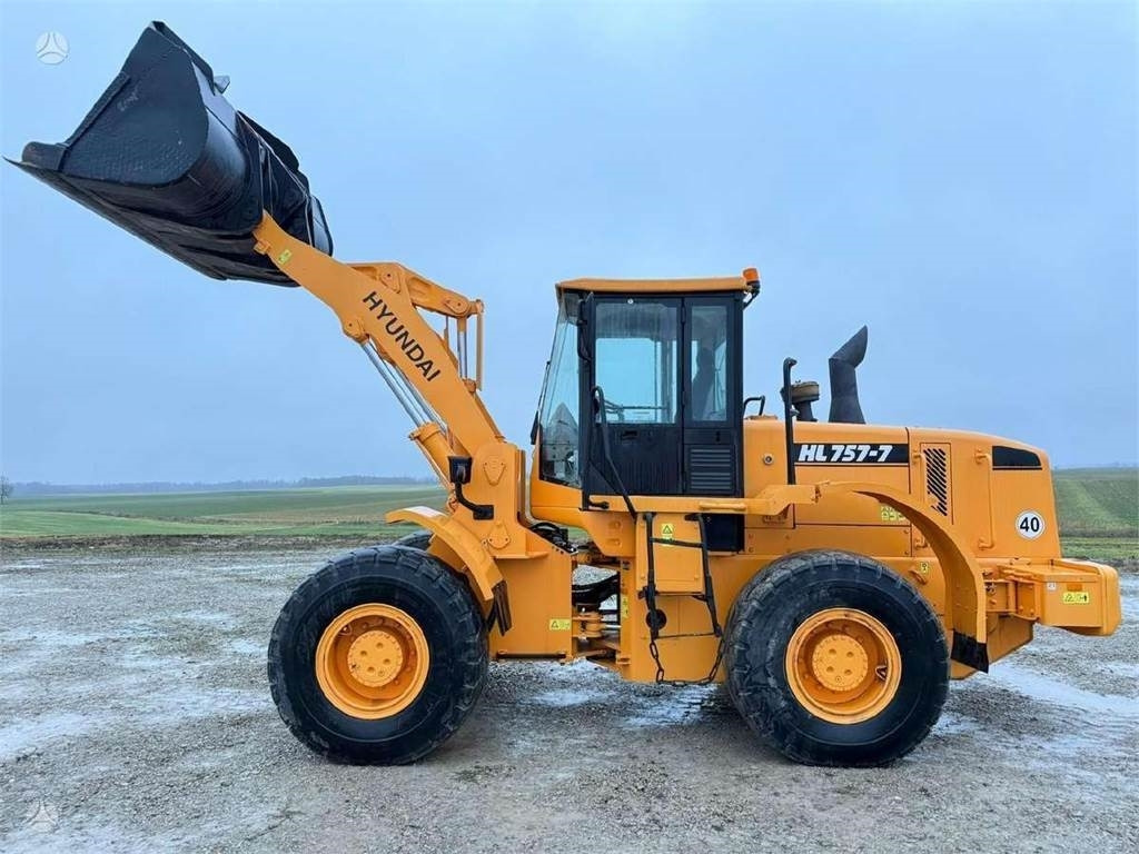 Hyundai HL757-7, third line - Wheel loader: picture 4 Hyundai HL757-7, third line - Wheel loader: picture 4