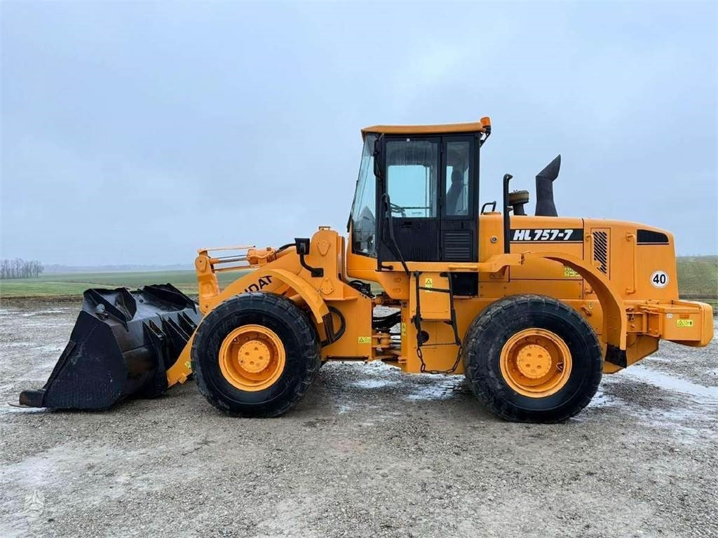 Hyundai HL757-7, third line - Wheel loader: picture 5 Hyundai HL757-7, third line - Wheel loader: picture 5