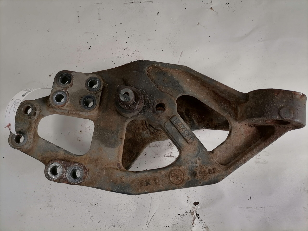 DAF Leaf spring bracket 1606971 - Suspension for Truck: picture 2 DAF Leaf spring bracket 1606971 - Suspension for Truck: picture 2