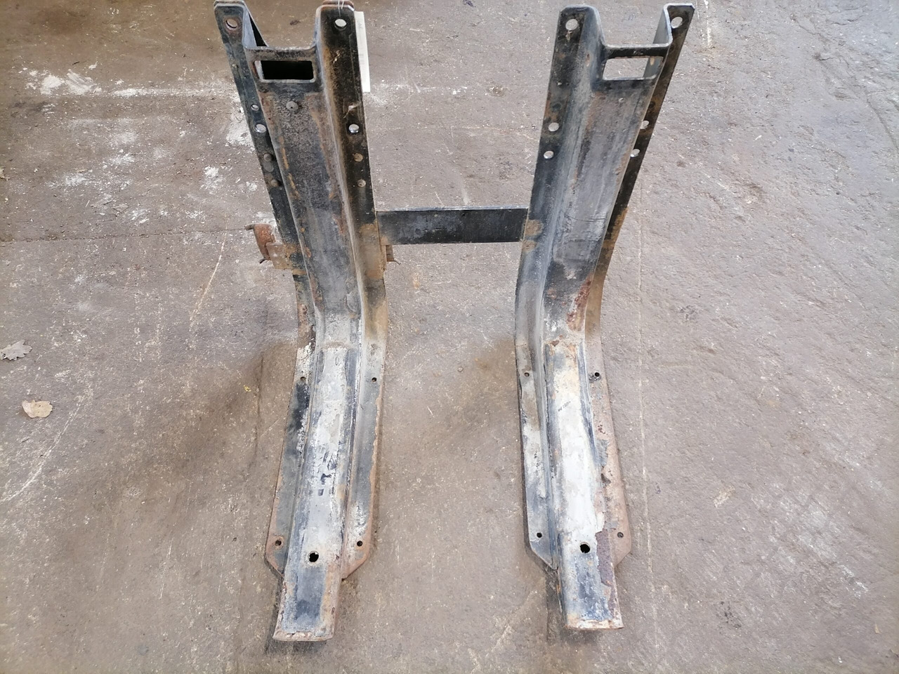 MAN Fuel tank bracket 81418015492 - Fuel tank for Truck: picture 2 MAN Fuel tank bracket 81418015492 - Fuel tank for Truck: picture 2