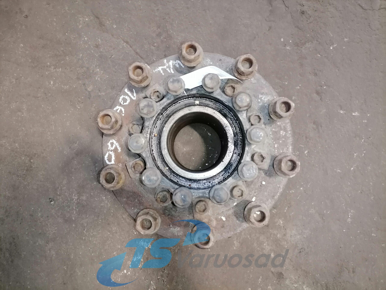 MAN Rear axel hub 81357010155 - Wheel hub for Truck: picture 3 MAN Rear axel hub 81357010155 - Wheel hub for Truck: picture 3