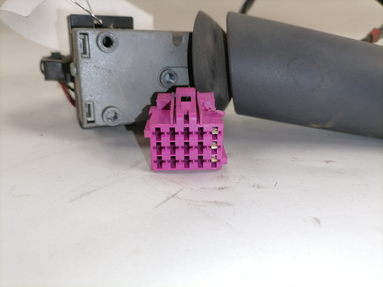 MB Switch, exhaust brake A0075457524 - Electrical system for Truck: picture 2 MB Switch, exhaust brake A0075457524 - Electrical system for Truck: picture 2