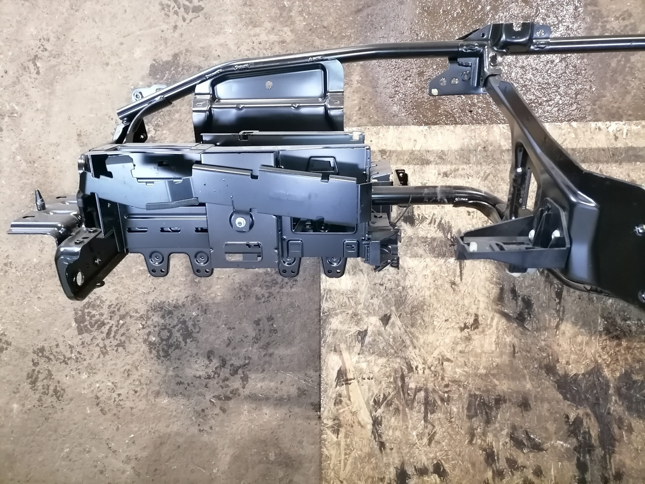 Mercedes-Benz Armatuuri raam A9606803955 - Universal part for Truck: picture 3 Mercedes-Benz Armatuuri raam A9606803955 - Universal part for Truck: picture 3