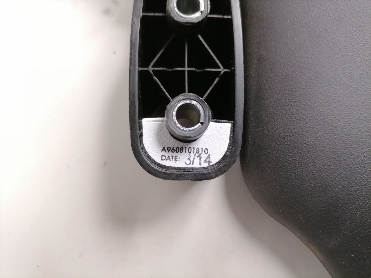 Mercedes-Benz Kabiinisisene päikesesirm A9608101810 - Universal part for Truck: picture 3 Mercedes-Benz Kabiinisisene päikesesirm A9608101810 - Universal part for Truck: picture 3