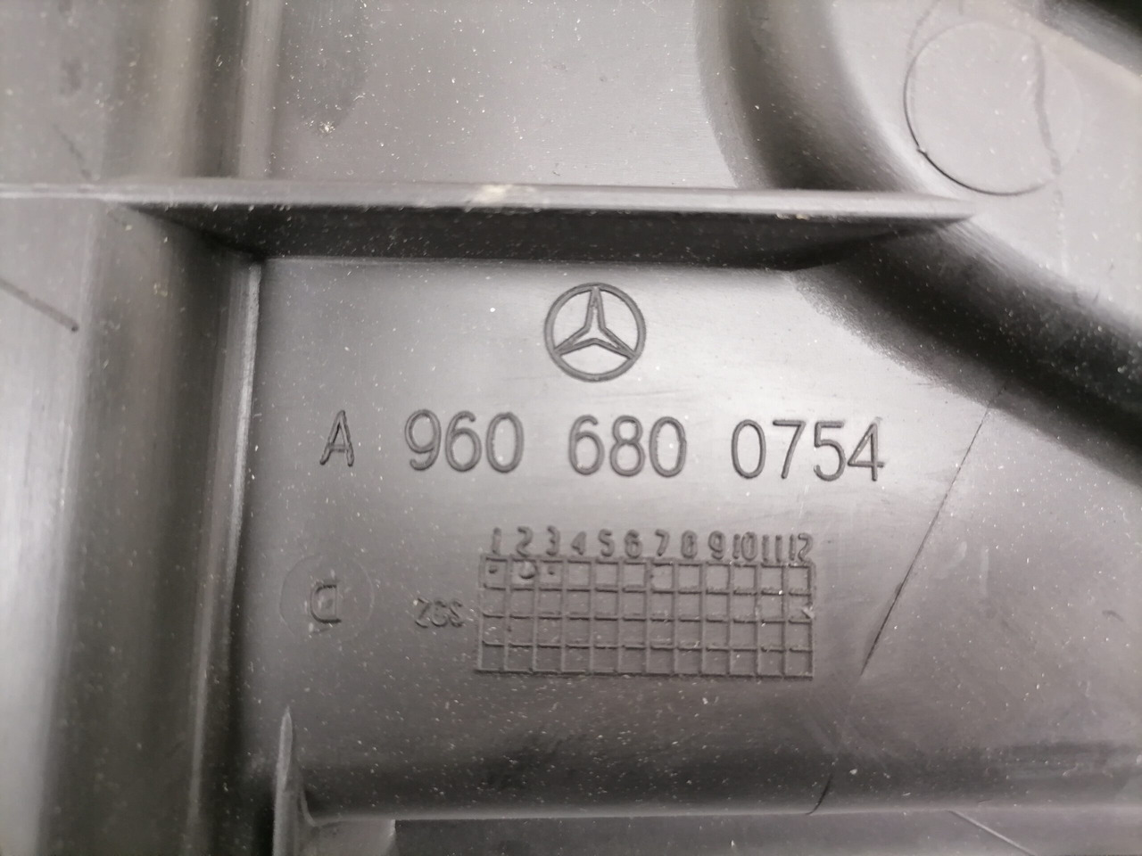 Mercedes-Benz Salongi plastik A9606800754 - Universal part for Truck: picture 4 Mercedes-Benz Salongi plastik A9606800754 - Universal part for Truck: picture 4