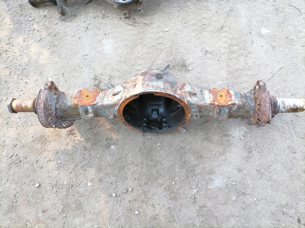 Rear axel housing 1048418 - Axle and parts for Truck: picture 3 Rear axel housing 1048418 - Axle and parts for Truck: picture 3