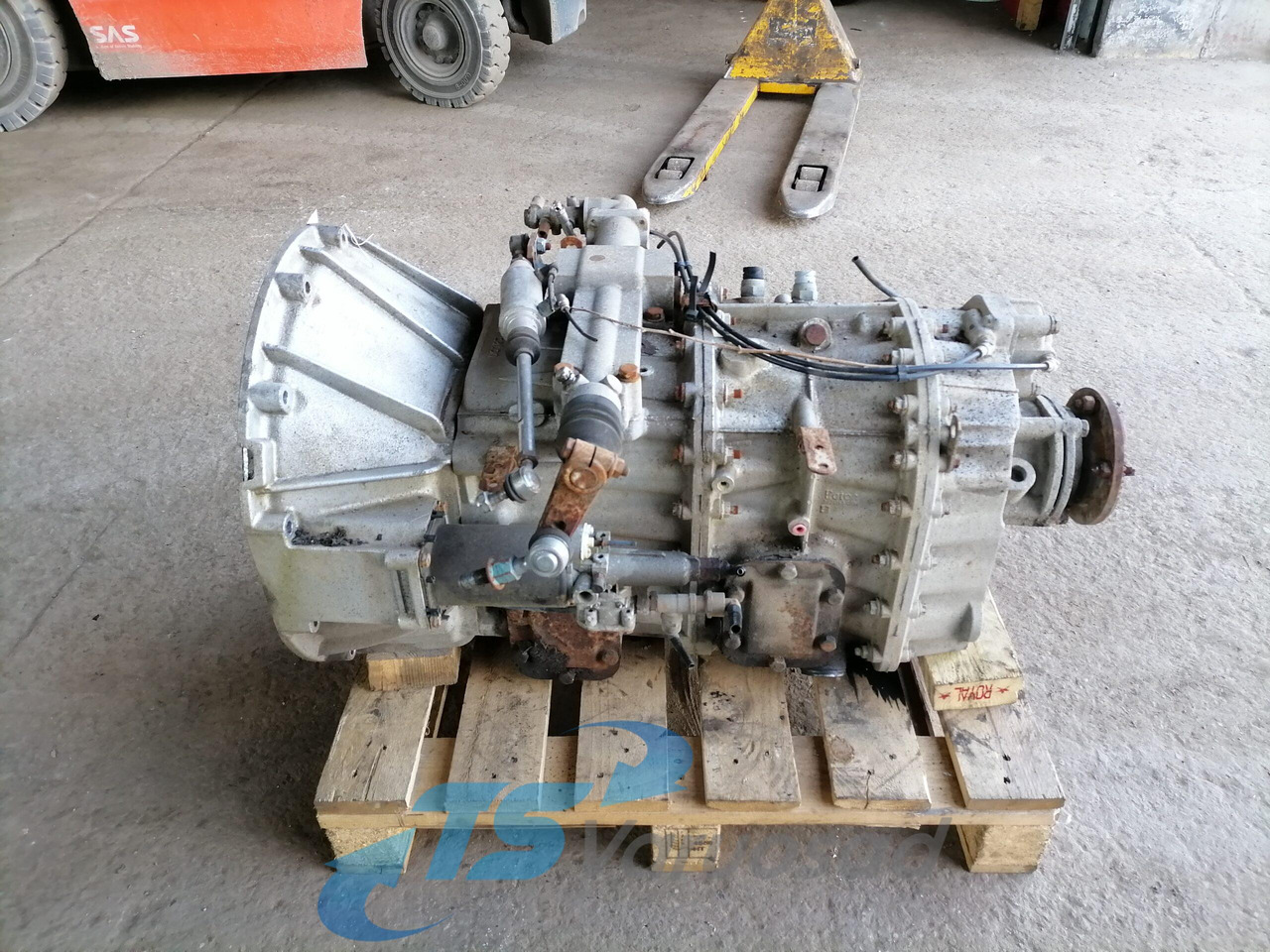 Renault Käigukast Y06365 - Gearbox and parts for Truck: picture 2 Renault Käigukast Y06365 - Gearbox and parts for Truck: picture 2