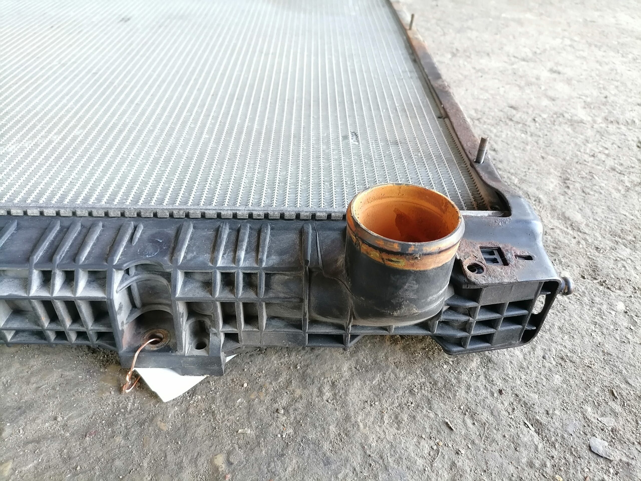 Scania Cooling radiator 1784616 - Radiator for Truck: picture 5 Scania Cooling radiator 1784616 - Radiator for Truck: picture 5