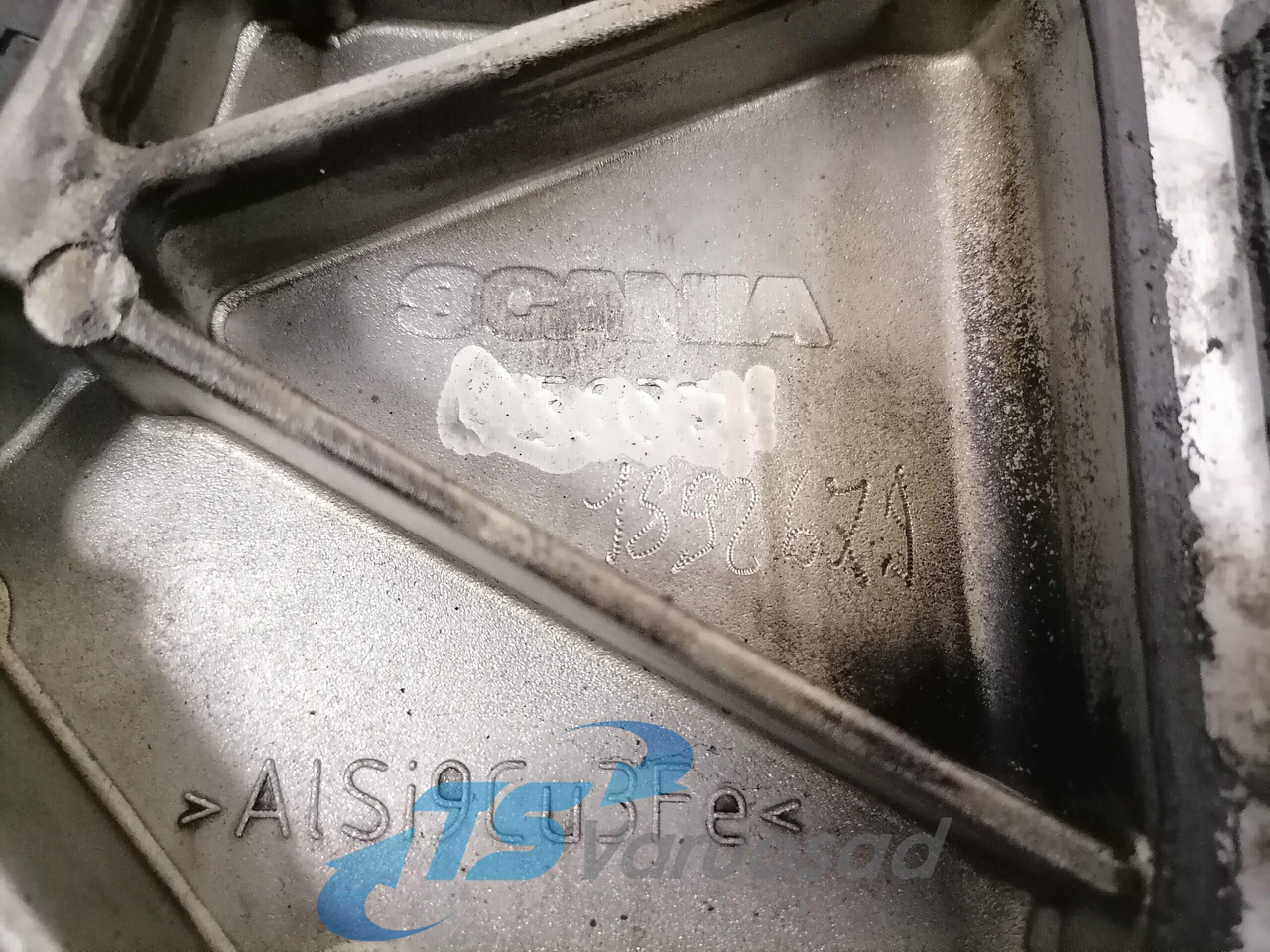 Scania Engine front cover 1892679 - Engine and parts for Truck: picture 3 Scania Engine front cover 1892679 - Engine and parts for Truck: picture 3