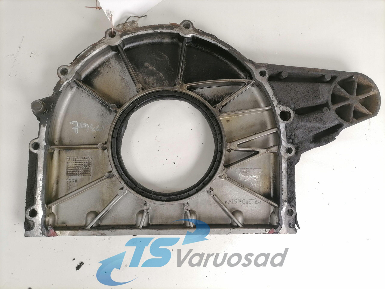 Scania Engine front cover 1892679 - Engine and parts for Truck: picture 2 Scania Engine front cover 1892679 - Engine and parts for Truck: picture 2