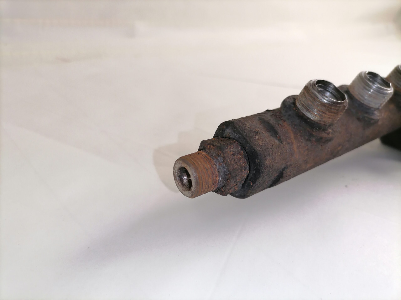 Scania Fuel mainfold 2130085 - Fuel processing/ Fuel delivery for Truck: picture 3 Scania Fuel mainfold 2130085 - Fuel processing/ Fuel delivery for Truck: picture 3