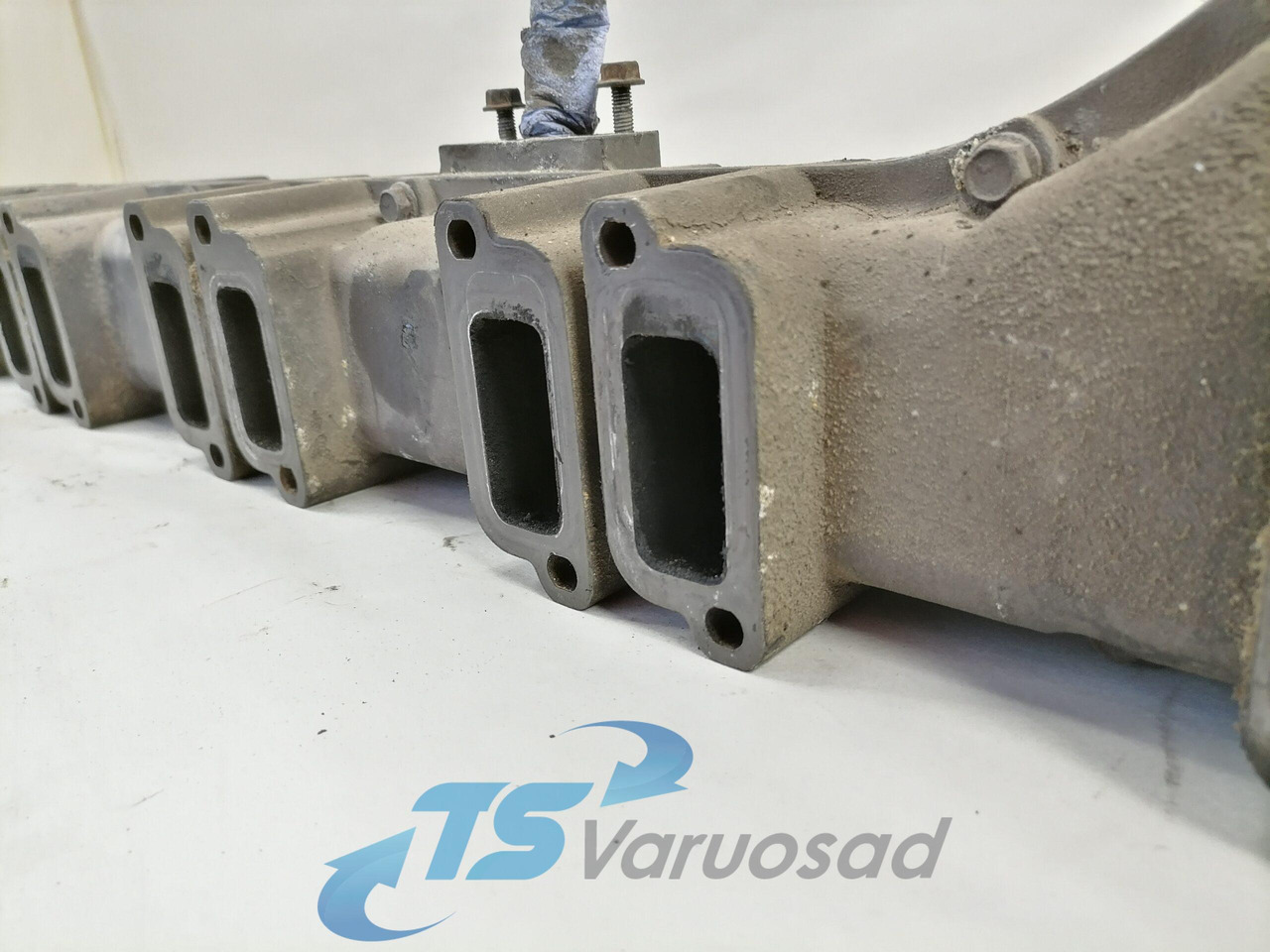 Scania Intake mainfold 1493717 - Intake manifold for Truck: picture 4 Scania Intake mainfold 1493717 - Intake manifold for Truck: picture 4