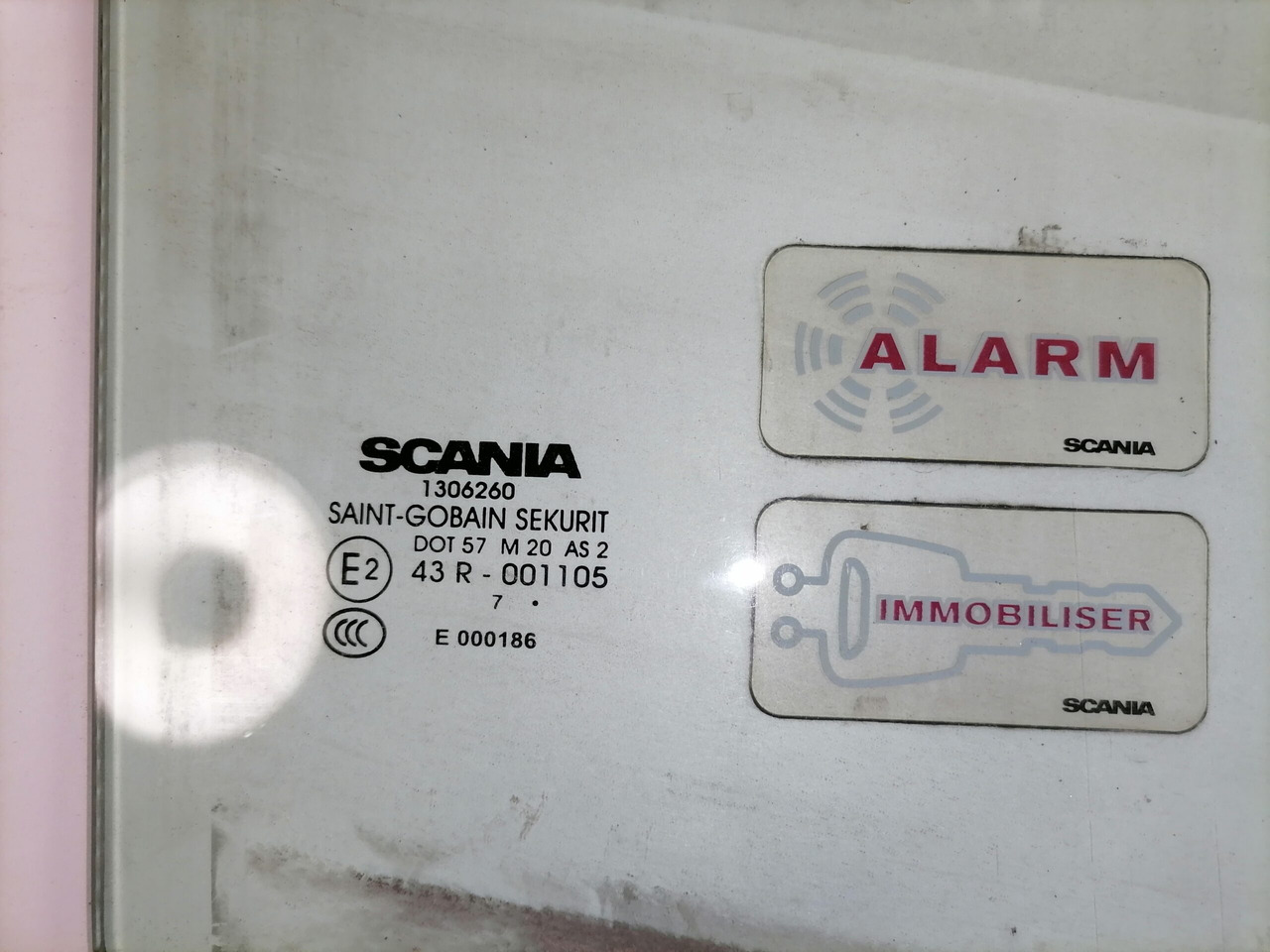 Scania Küljeklaas, parem 1306260 - Window and parts for Truck: picture 4 Scania Küljeklaas, parem 1306260 - Window and parts for Truck: picture 4