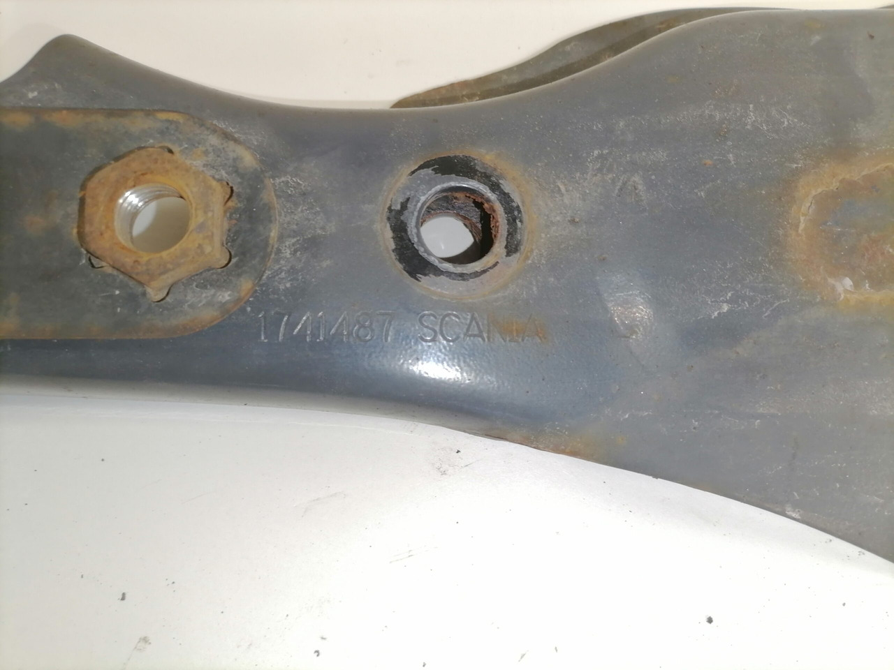 Scania Muffler carrier 1741487 - Muffler for Truck: picture 2 Scania Muffler carrier 1741487 - Muffler for Truck: picture 2