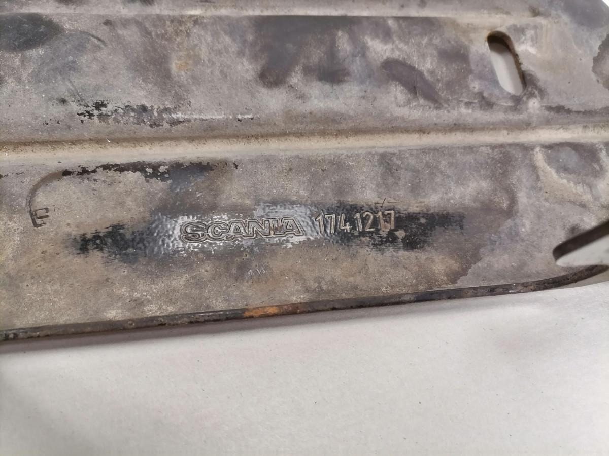 Scania Radiaatori pealne kronstein 1741217 - Universal part for Truck: picture 2 Scania Radiaatori pealne kronstein 1741217 - Universal part for Truck: picture 2