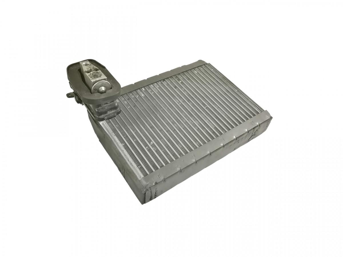 Scania Salongi kliima radiaator 2879041 - Universal part for Truck: picture 1 Scania Salongi kliima radiaator 2879041 - Universal part for Truck: picture 1