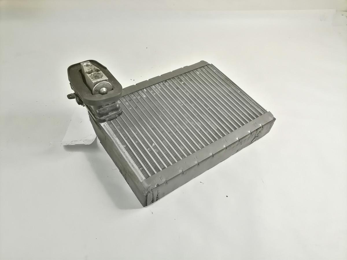 Scania Salongi kliima radiaator 2879041 - Universal part for Truck: picture 2 Scania Salongi kliima radiaator 2879041 - Universal part for Truck: picture 2