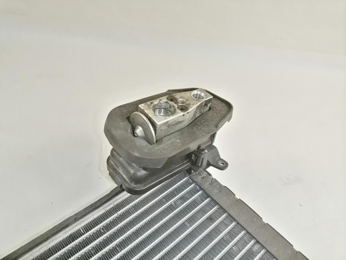 Scania Salongi kliima radiaator 2879041 - Universal part for Truck: picture 4 Scania Salongi kliima radiaator 2879041 - Universal part for Truck: picture 4