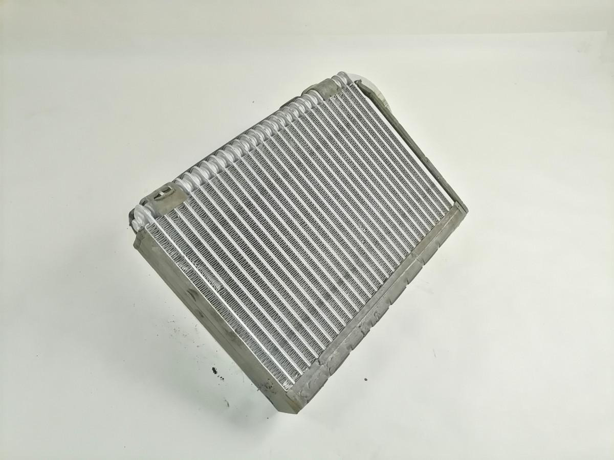 Scania Salongi kliima radiaator 2879041 - Universal part for Truck: picture 3 Scania Salongi kliima radiaator 2879041 - Universal part for Truck: picture 3