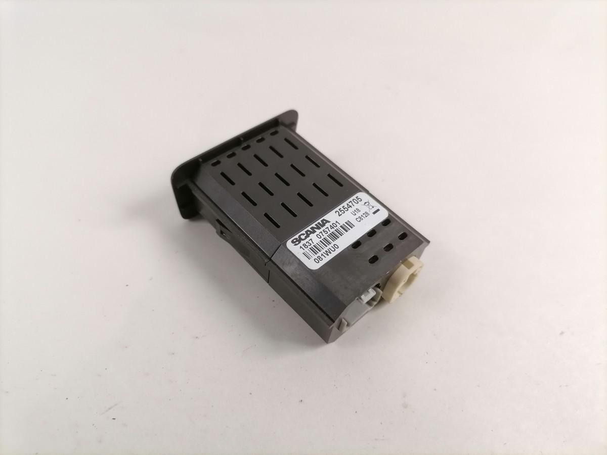 Scania USB/AUX pistikute paneel 2554705 - Electrical system for Truck: picture 5 Scania USB/AUX pistikute paneel 2554705 - Electrical system for Truck: picture 5