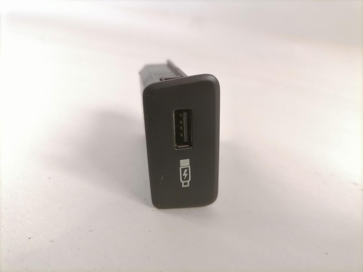 Scania USB pistiku paneel 2554704 - Electrical system for Truck: picture 2 Scania USB pistiku paneel 2554704 - Electrical system for Truck: picture 2