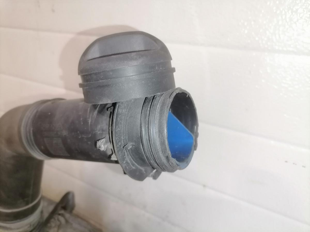 Scania Windscreen washer fluid tank 2512290 - Wiper for Truck: picture 5 Scania Windscreen washer fluid tank 2512290 - Wiper for Truck: picture 5