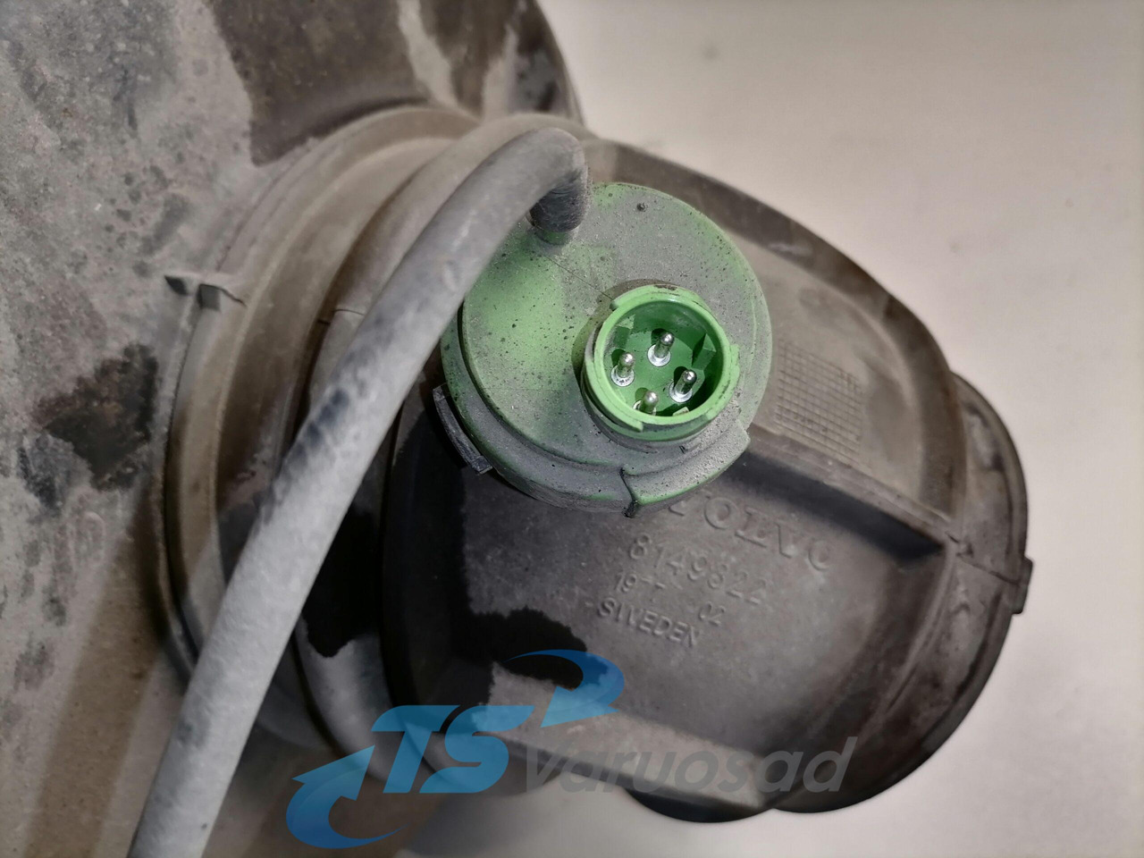 Volvo Air filter housing 3979505 - Air intake system for Truck: picture 5 Volvo Air filter housing 3979505 - Air intake system for Truck: picture 5