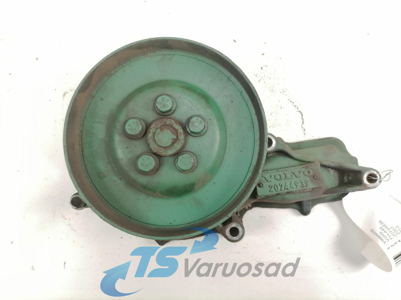 Volvo Cooling pump 20744939 - Coolant pump for Truck: picture 2 Volvo Cooling pump 20744939 - Coolant pump for Truck: picture 2