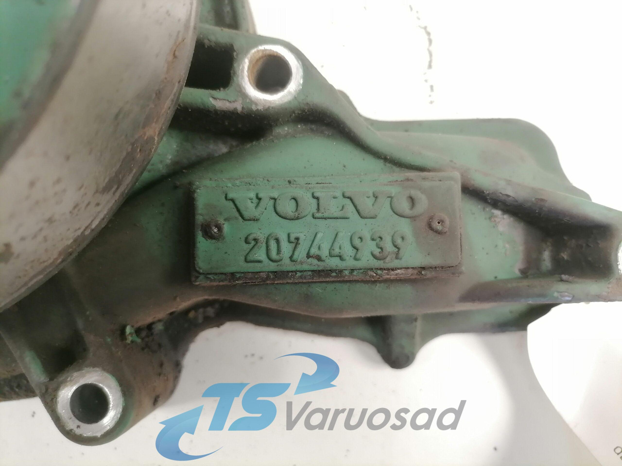 Volvo Cooling pump 20744939 - Coolant pump for Truck: picture 3 Volvo Cooling pump 20744939 - Coolant pump for Truck: picture 3