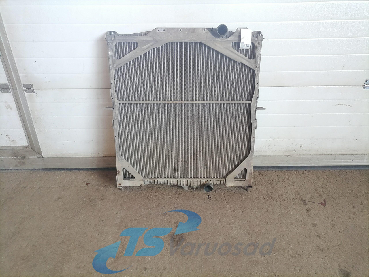 Volvo Cooling radiator 20722440 - Radiator for Truck: picture 1 Volvo Cooling radiator 20722440 - Radiator for Truck: picture 1