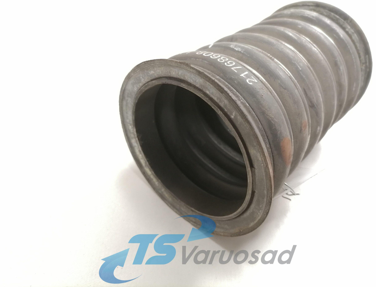 Volvo Intercooleri lõdvik 21768608 - Intercooler for Truck: picture 2 Volvo Intercooleri lõdvik 21768608 - Intercooler for Truck: picture 2