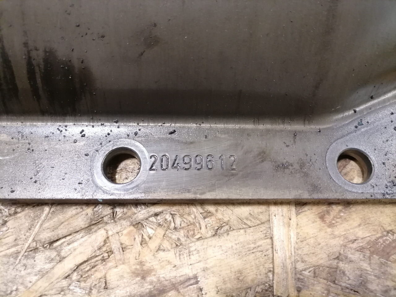 Volvo Ladder frame 20499612 - Oil pan for Truck: picture 3 Volvo Ladder frame 20499612 - Oil pan for Truck: picture 3
