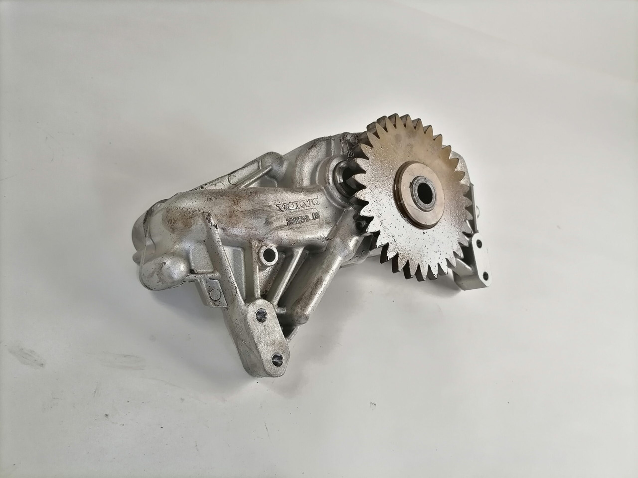 Volvo Oil pump 20498516 - Oil pump for Truck: picture 1 Volvo Oil pump 20498516 - Oil pump for Truck: picture 1